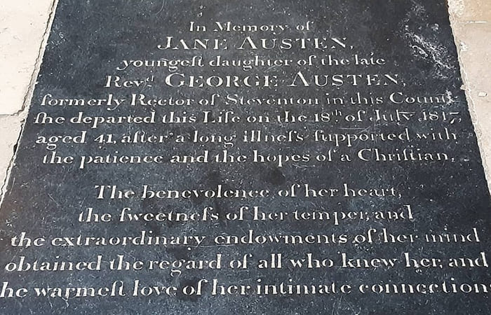 tomba di Jane Austen all'interno della cattedrale di Winchester