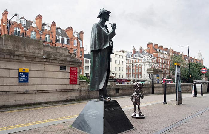 statua di Sherlock Holmes a Londra