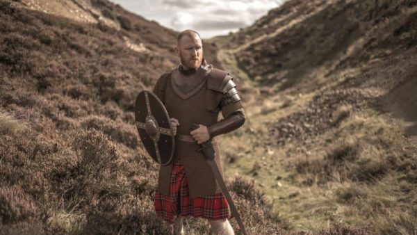 uomo con kilt