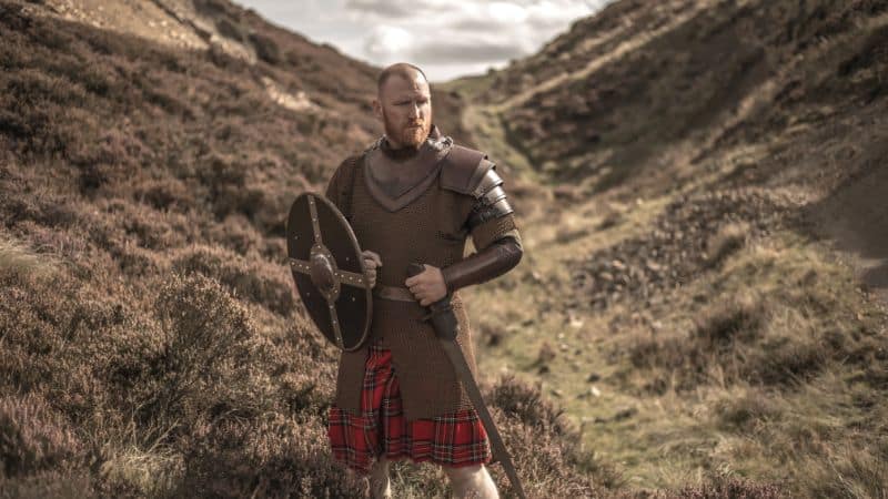 uomo con kilt