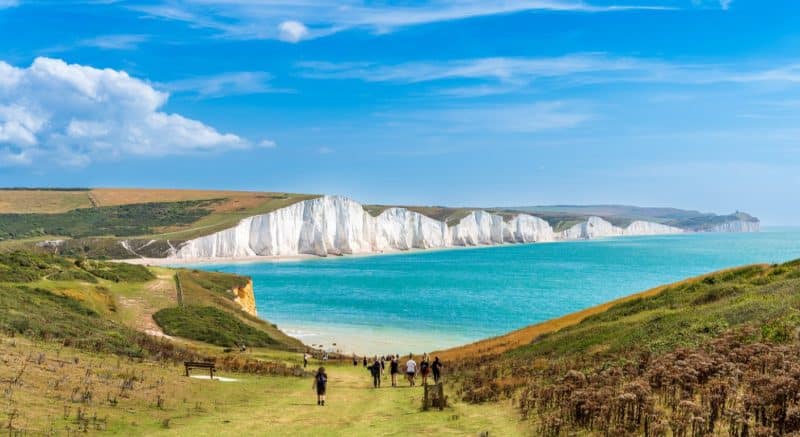 Le stupende scogliere delle Seven Sisters vicino a Eastbourne città Inghilterra