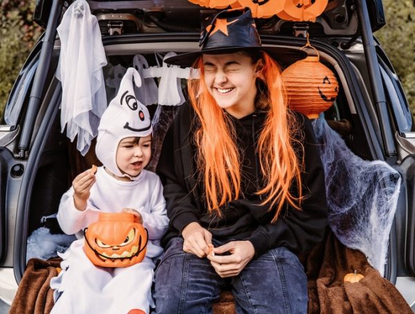 Trunk-ot-treat, usanza americana.
