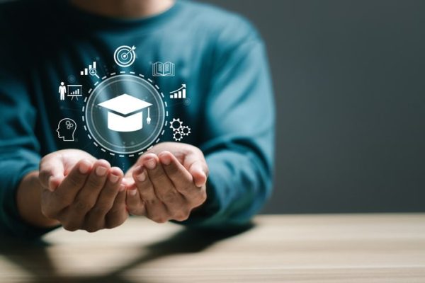 e-learning-concetto-di-istruzione-insegnante