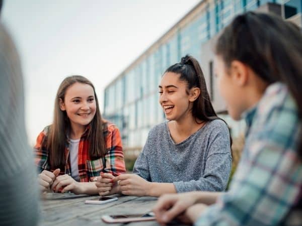 ragazze sorridenti