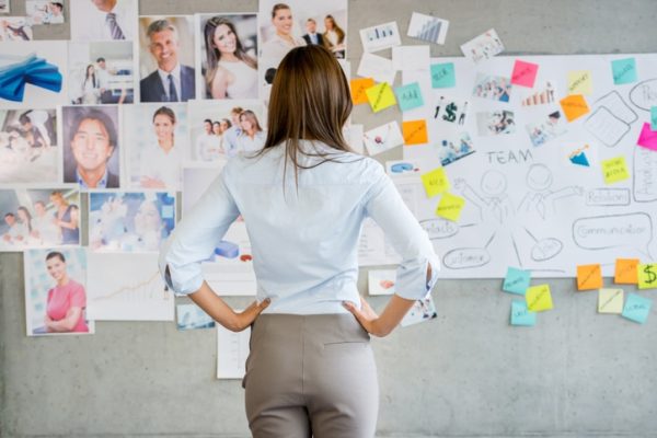 professoressa-progetto-alla-lavagna