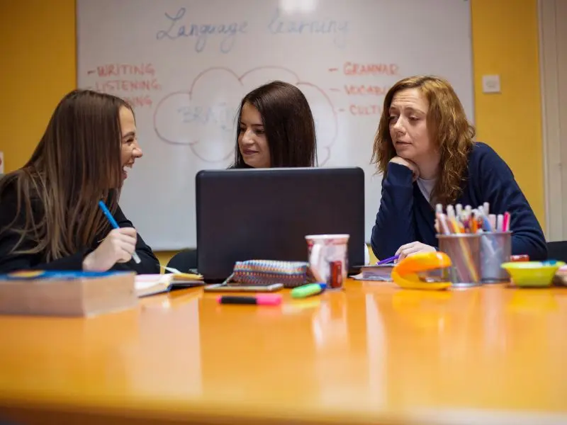 studenti durante il corso di lingua studenti durante il corso di lingua