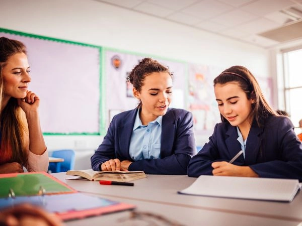 amiche a scuola