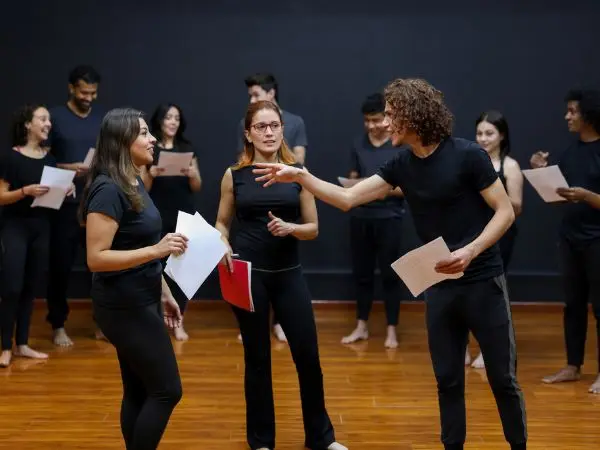 Performance teatrale didattica in inglese e italiano per scuole Performance teatrale didattica in inglese e italiano per scuole