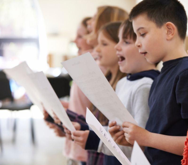 uno spettacolo di teatro educativo in doppia lingua uno spettacolo di teatro educativo in doppia lingua