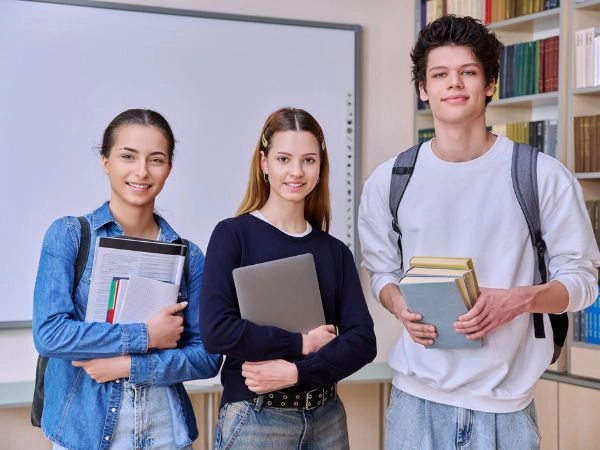 La lingua smette di essere una materia scolastica e diventa uno strumento di comunicazione reale.